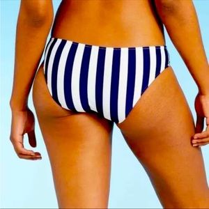 Bikini bottom size M